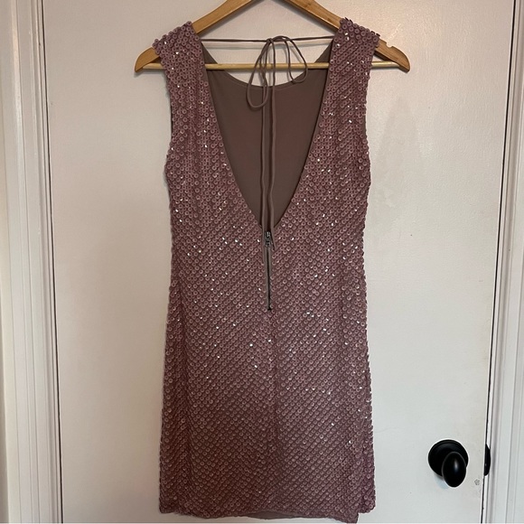 Alice + Olivia silk sequin blush mauve mini dress size 2 - Picture 5 of 10
